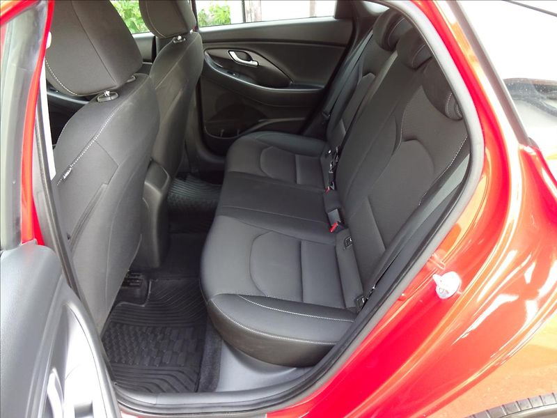 Hyundai i30 1,4 T-GDi 103 kW Fastback - fotka 21 z 55