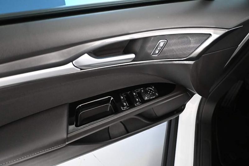 Ford Mondeo (2021) 2.0 LED Kamera ECOBLUE BUSINES - fotka 15 z 32