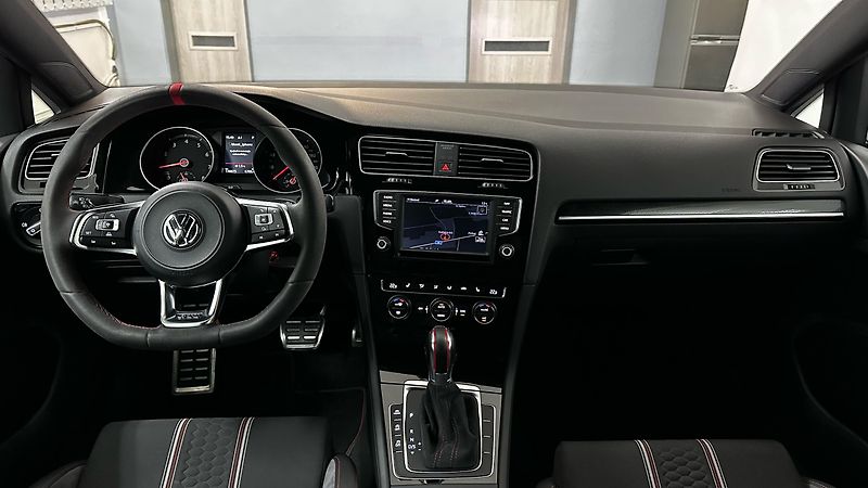 Volkswagen Golf RECARO / REMUS / TOP STAV - fotka 25 z 43