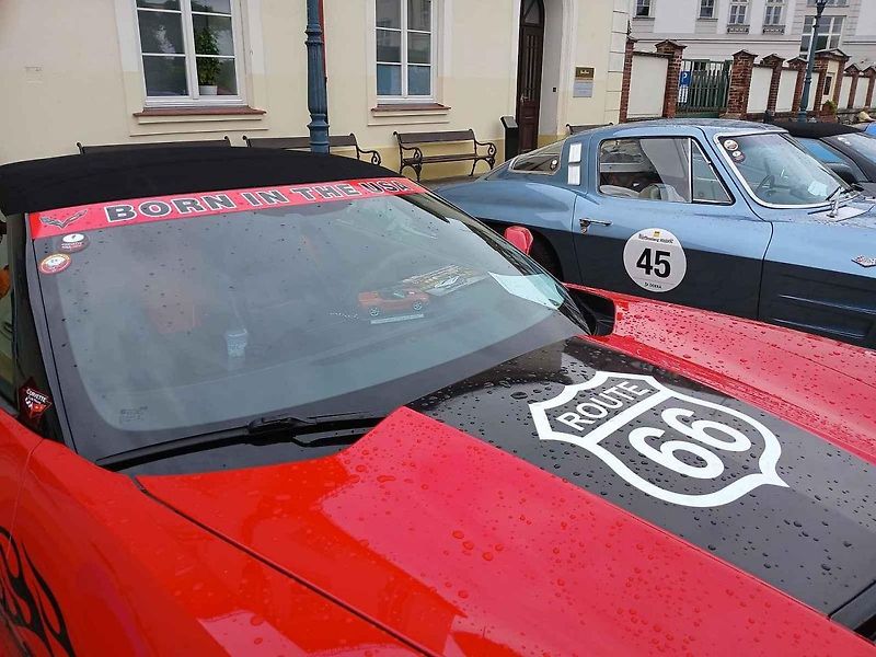 V Plzeňském Prazdroji si dali sraz příznivci amerických sportovních vozů Corvette.
