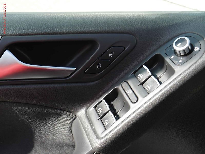 Volkswagen Golf (2009) 2.0TDi, AAC, tempo - fotka 11 z 19
