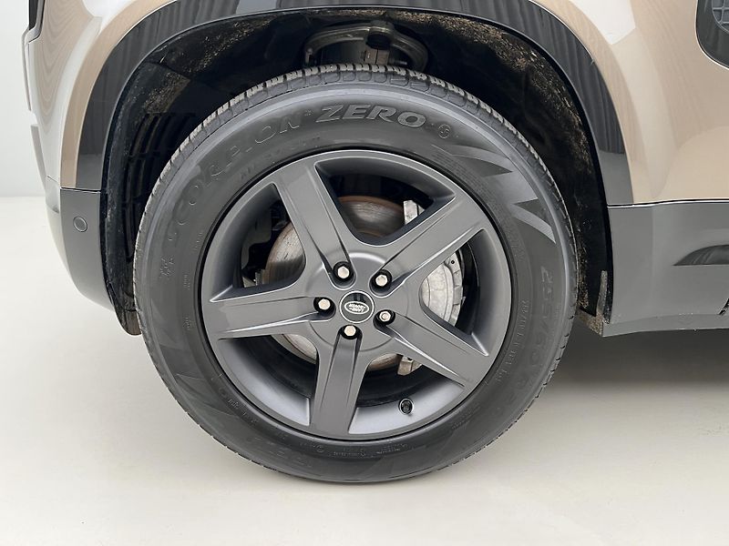 Land Rover Defender 110 D300 AWD X-DYNAMIC SE AUT - fotka 14 z 45