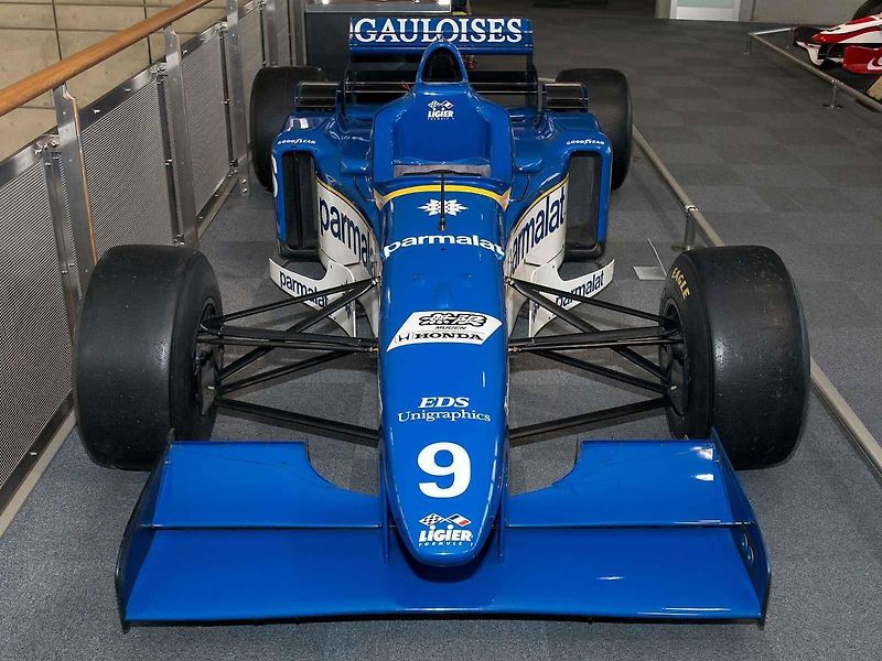 Guy Ligier byl majitelem úspěšné stáje F1, která nesla jeho jméno. Tým startoval v 326 závodech Grand Prix a připsal si devět vítězství.