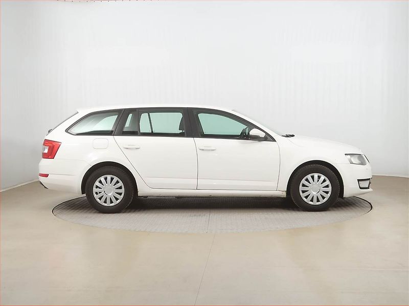 Škoda Octavia (2013) 1.6 TDI, Serv.kniha - fotka 6 z 14