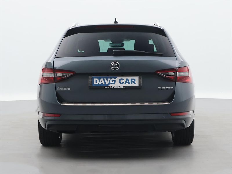 Škoda Superb 2,0 TDI DSG Style - fotka 6 z 36