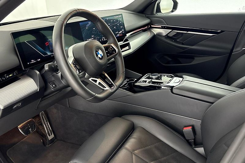 BMW Řada 5 540d xDrive Touring - fotka 7 z 24