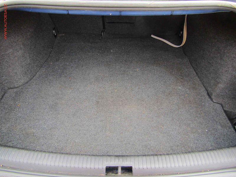 Volkswagen Passat (2000) 1.6 i, AC, výhředv sed - fotka 7 z 15