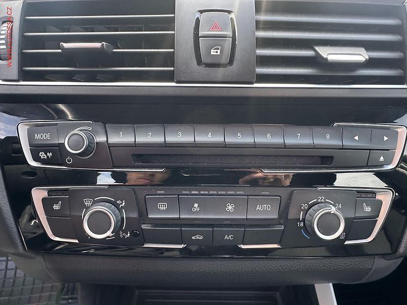 BMW Řada 1 (2015) 1.5i 116i, Klima - fotka 16 z 21