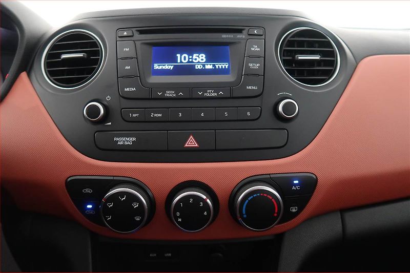 Hyundai i10 (2015) 1.0, Automat - fotka 12 z 16