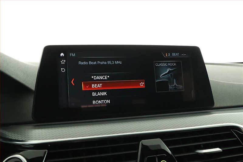 BMW Řada 5 (2018) 530e iPerformance - fotka 16 z 20