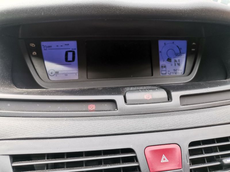 Citroën C4 Picasso (2009) 2.0HDi 100kw Automat 7míst - fotka 22 z 28