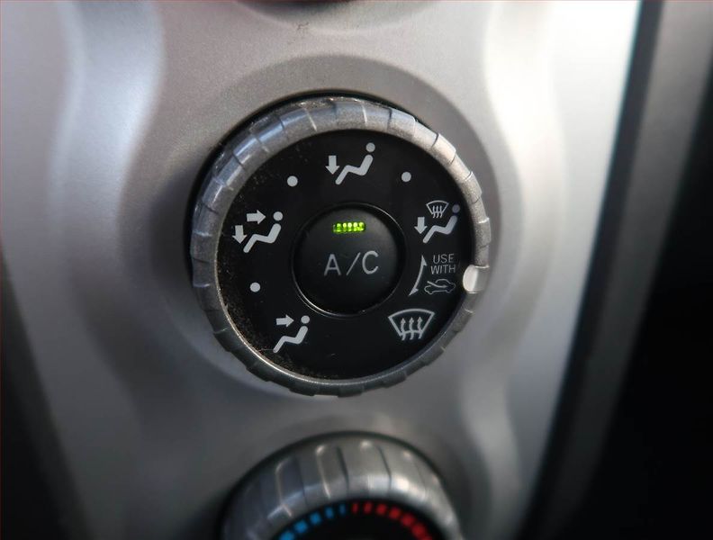 Toyota Yaris (2008) 1.0 VVT-i, nová STK, Klima - fotka 15 z 16