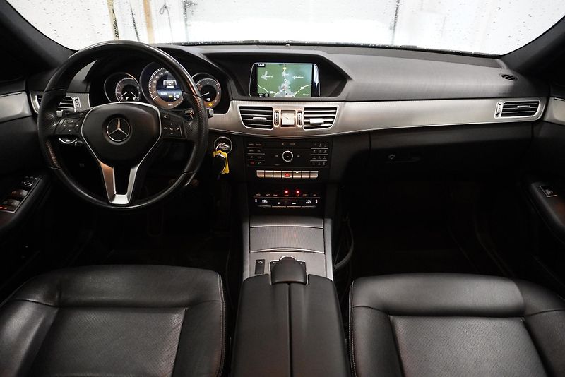Mercedes-Benz Třídy E (2015)  3,0 V6 BLUETEC AUTOMAT - fotka 16 z 23