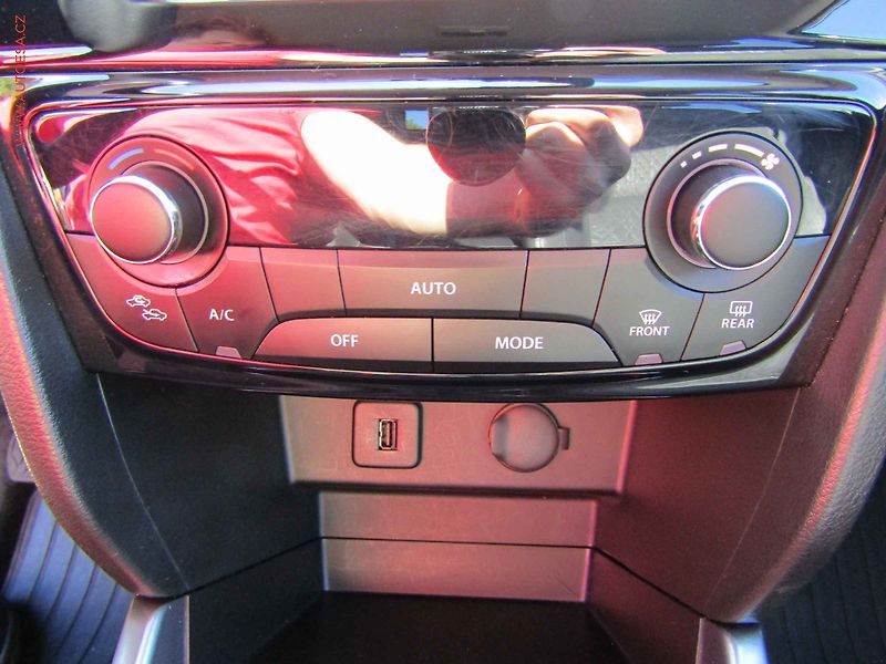Suzuki Vitara (2018) 1.4 BJet allgrip, 2.maj,ČR - fotka 14 z 16