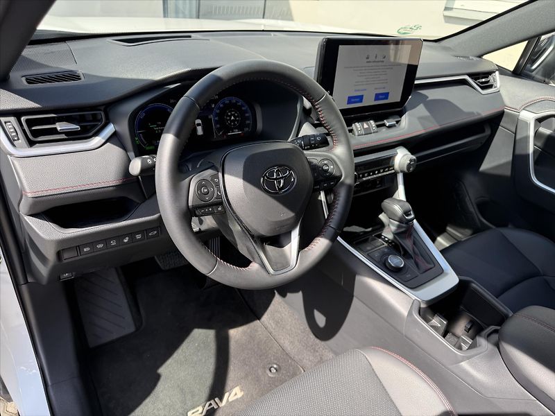 Toyota RAV4 2,5 Executive, 4x4, PHEV - fotka 16 z 20