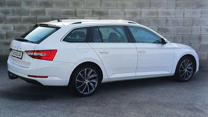 Škoda Superb Superb combi-1.maj-ČR-NEHAV-TZ - fotka 5 z 50