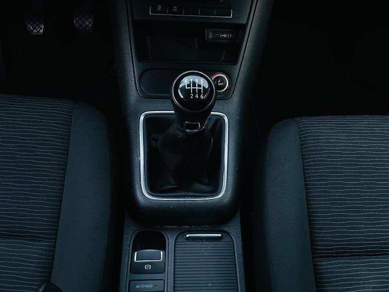 Volkswagen Tiguan 1.4TSI MANUÁL SERVISKA SENZORY - fotka 37 z 45