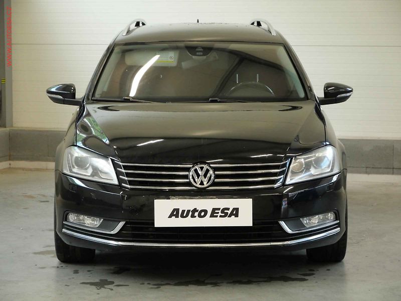 Volkswagen Passat (2013) 2.0TDi, DSG, xenon, park - fotka 2 z 19