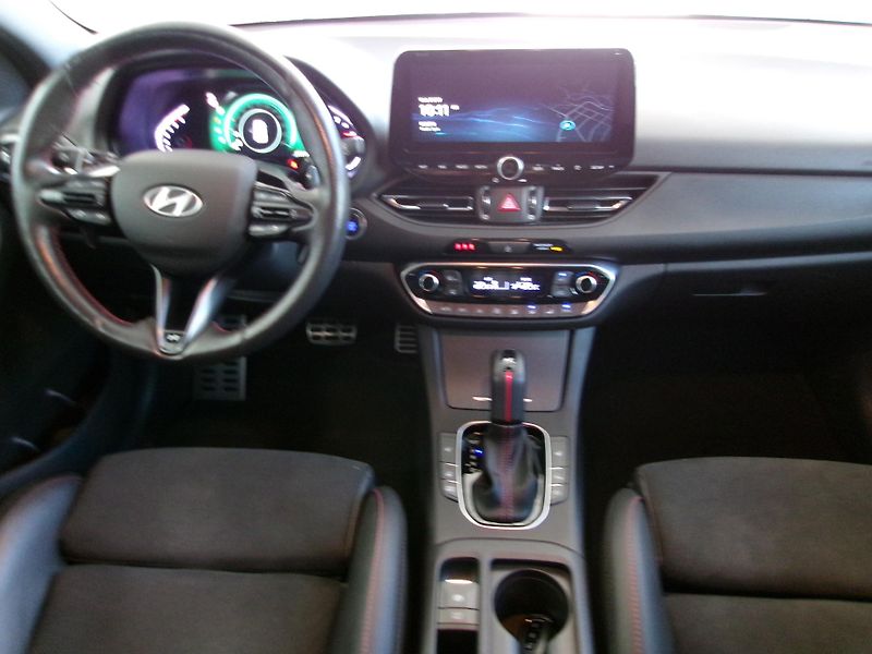 Hyundai i30 (2021) 1.5T-GDi DCT N-Line Premium - fotka 13 z 21