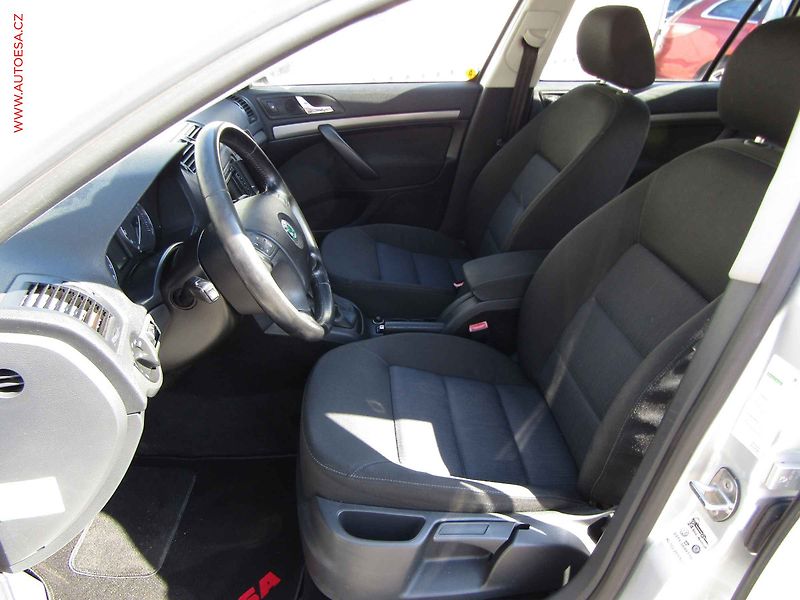 Škoda Octavia (2008) 1.9 TDi, xenon, autoAC - fotka 9 z 19