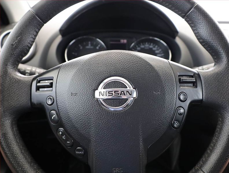 Nissan Qashqai (2013) 1.5 dCi, Tempomat - fotka 8 z 14