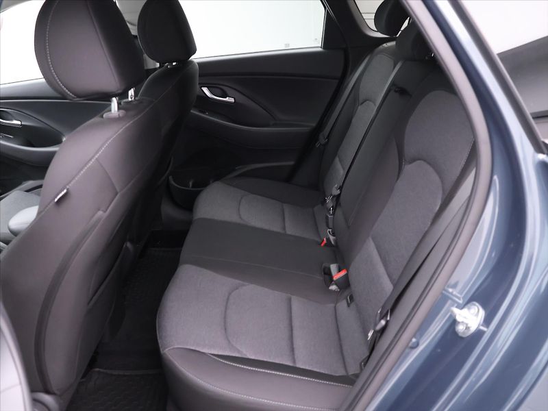 Hyundai i30 1,0 T-GDI 88kW DCT Smart CZ - fotka 13 z 32