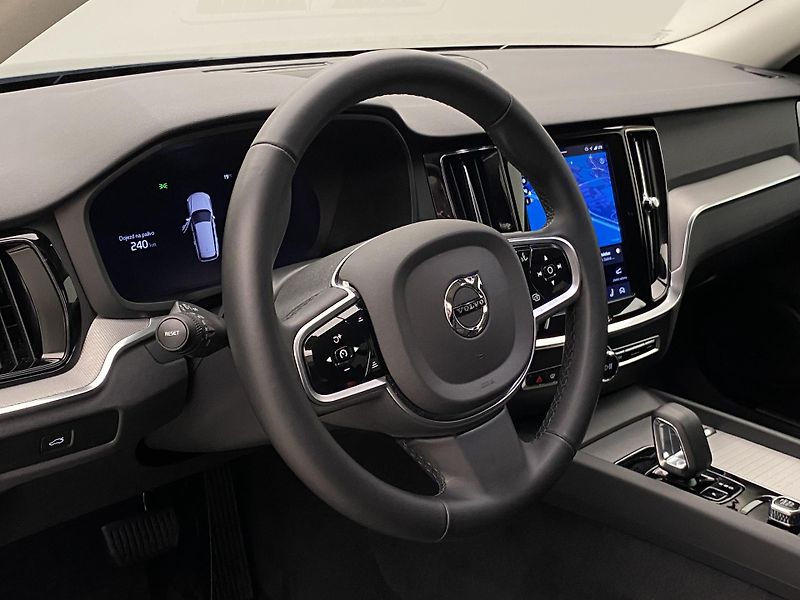 Volvo V60 B4 DARK PLUS AUT CZ - fotka 19 z 54