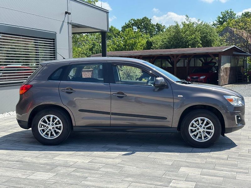 Mitsubishi ASX (2015) 1,6 MIVEC 86 KW - fotka 4 z 31