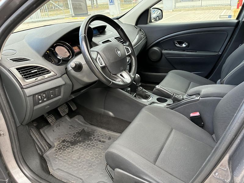 Renault Mégane 1,6i 81kW dig.KLIMA TAŽNÉ    - fotka 9 z 24
