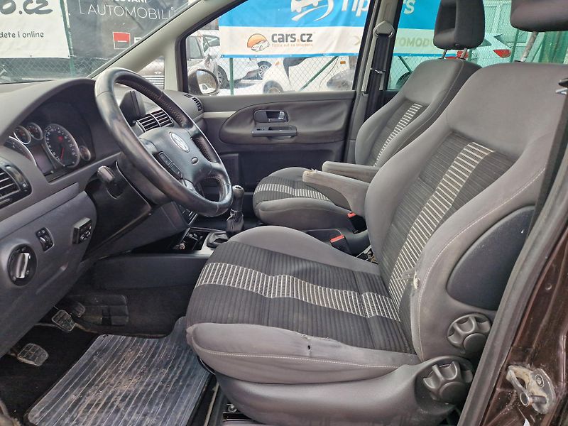 Volkswagen Sharan 2,0TDi na splátky všem! 7míst - fotka 10 z 11