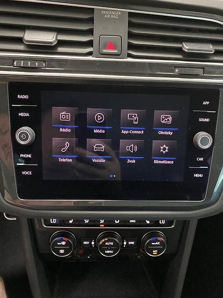 Volkswagen Tiguan 2.0 TSi 4x4 DSG REZERVACE  - fotka 33 z 37