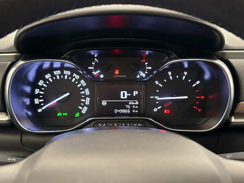 Citroën C3 (2022) Shine 1.2 PureTech 110K EAT6 - fotka 11 z 37