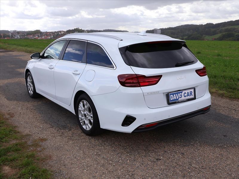Kia Ceed 1,5 T-GDI 117kW DCT TOP DPH CZ - fotka 5 z 29