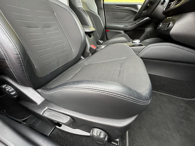 Ford Focus (2021) ST*Automat*206kW*1.Maj.B&O - fotka 20 z 42