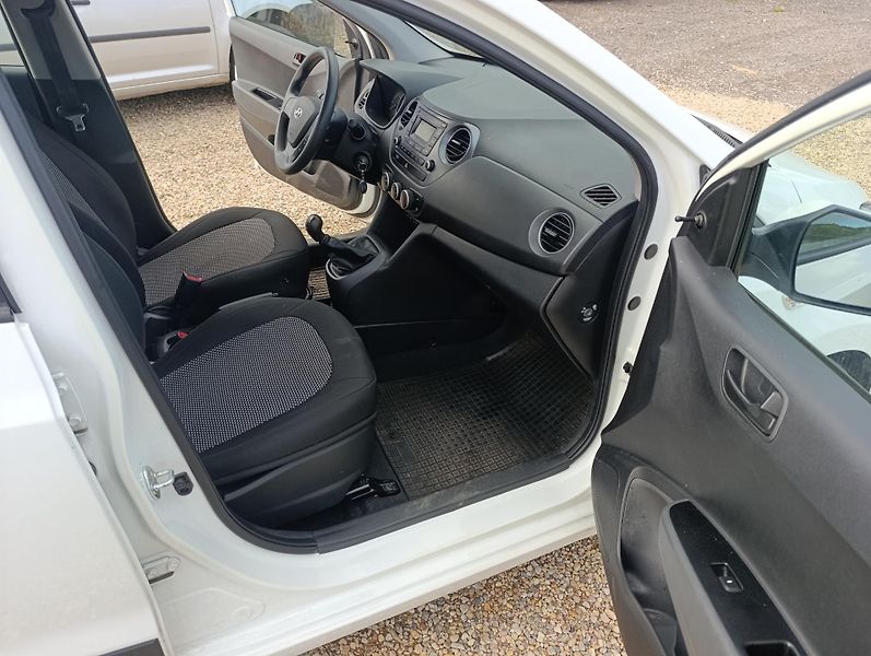 Hyundai i10 (2019) 1.0 Family club - fotka 17 z 23