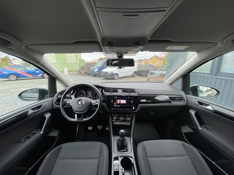 Volkswagen Touran 1.4 TSI 110kW - SOUND - NAVI - fotka 28 z 45