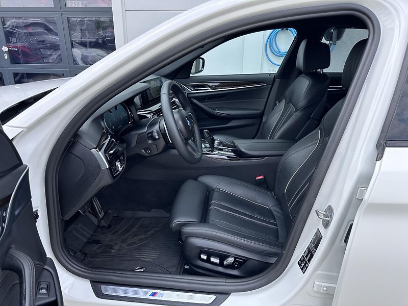 BMW Řada 5 540d xDrive M-Sport - fotka 7 z 29