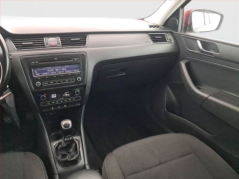 Škoda Rapid (2013) Style 1.2 TSI, Serv.kniha - fotka 8 z 17