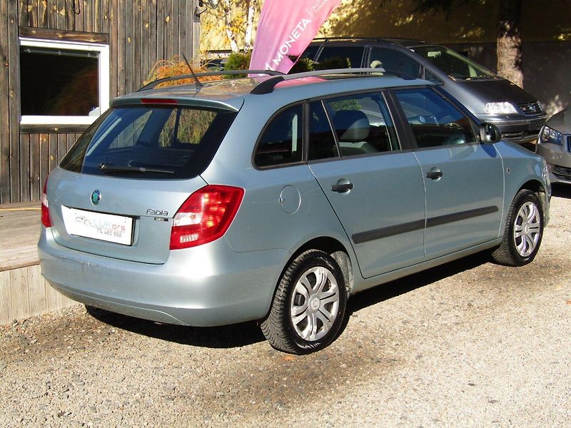 Škoda Fabia (2012) 1.2 12v 44kW ZIMNÍ PNEU - fotka 11 z 34