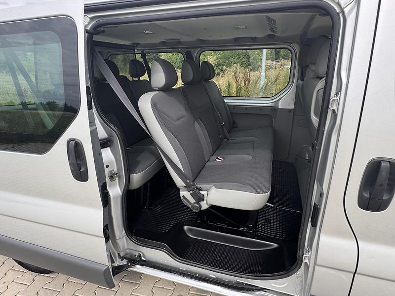 Opel Vivaro 2.0CDTI 84Kw L2 - 9.Mist - fotka 13 z 17