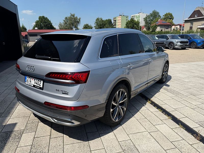 Audi Q7 55 TFSI e 280 Tiptronic Quattr - fotka 2 z 30