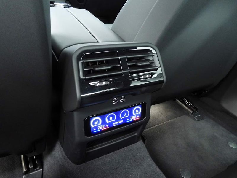 BMW i5 xDrive40 M-Sport 4zon H/K Vent - fotka 27 z 30