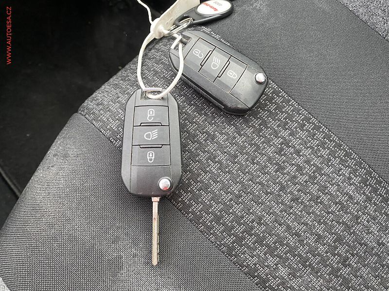 Peugeot 3008 (2018) 1.5 HDi, Active, AT, navi - fotka 20 z 20