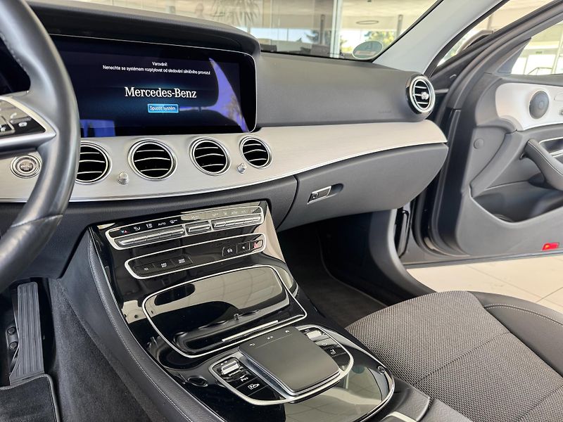 Mercedes-Benz Třídy E 300de 4MATIC*Webasto*Panorama - fotka 22 z 43