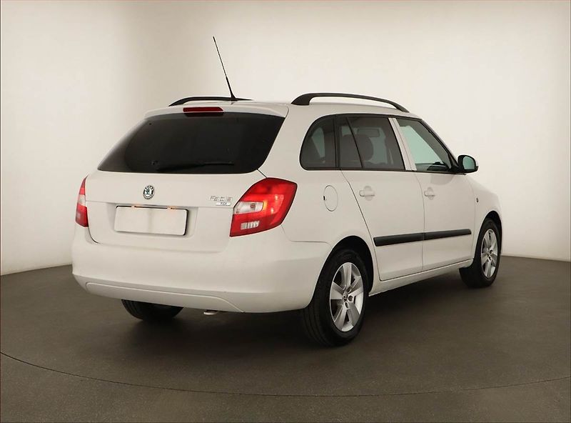 Škoda Fabia (2010) 1.6 TDI, po STK, jezdí výborně - fotka 5 z 13