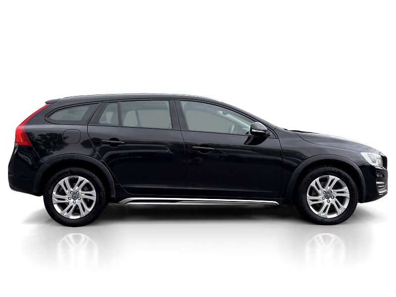 Volvo V60 Cross Country D4 AWD // 4x4 - fotka 6 z 30