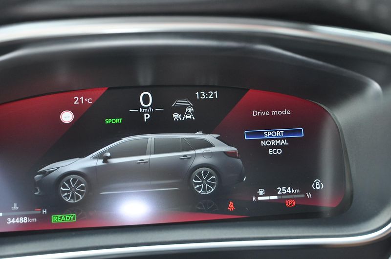 Toyota Corolla 1.8 Hybrid KOMBI - fotka 18 z 21