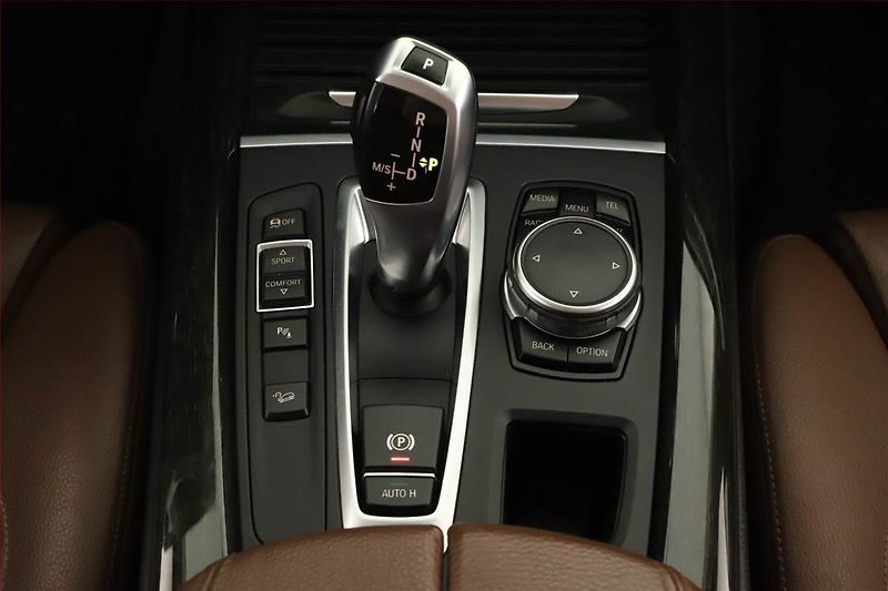 BMW X5 (2015) xDrive30d - fotka 10 z 21