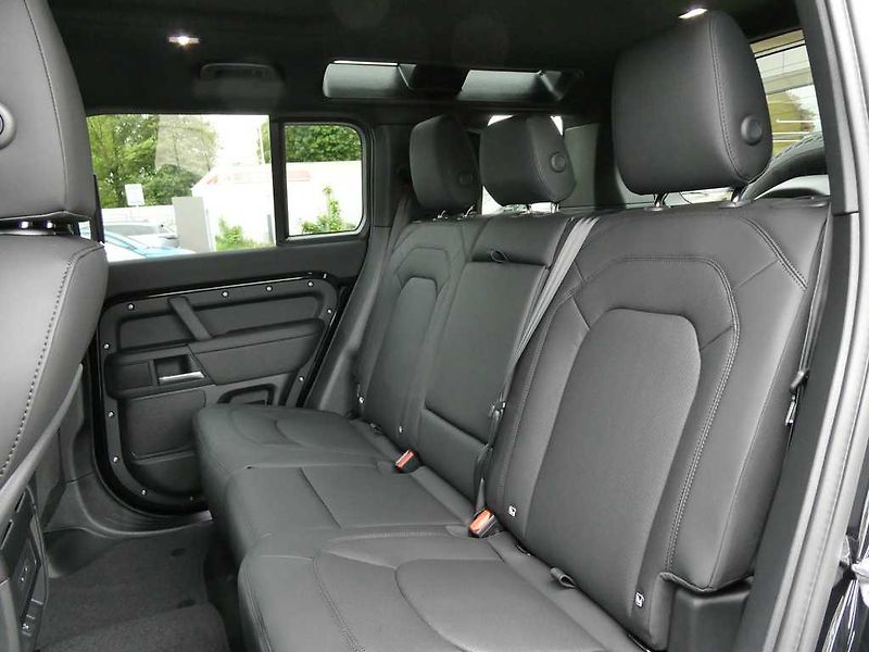 Land Rover Defender 110 3,0 X-Dynamic SE D250 - fotka 16 z 40