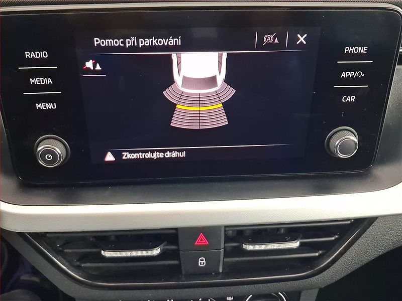 Škoda Scala (2020) 1.0 TSI, Tempomat - fotka 18 z 19